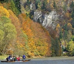 Rafting down the Dunajec Gorge